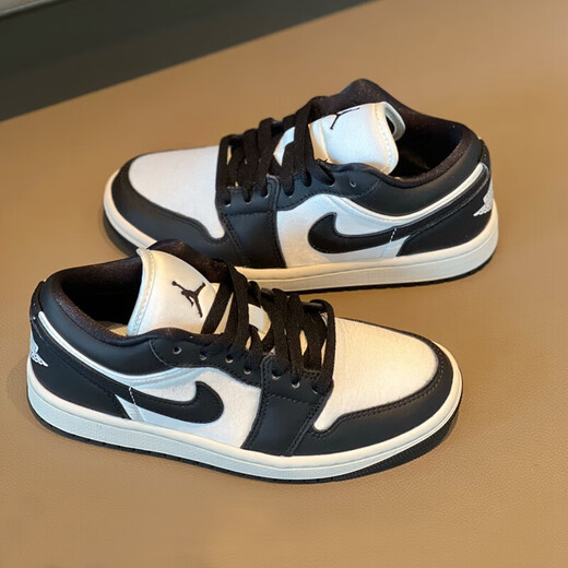 Nike (NIKE) official men's and women's shoes winter new air jordan 1 low-cut sneakers casual basketball shoes FB9893-101 black and white panda 36.5