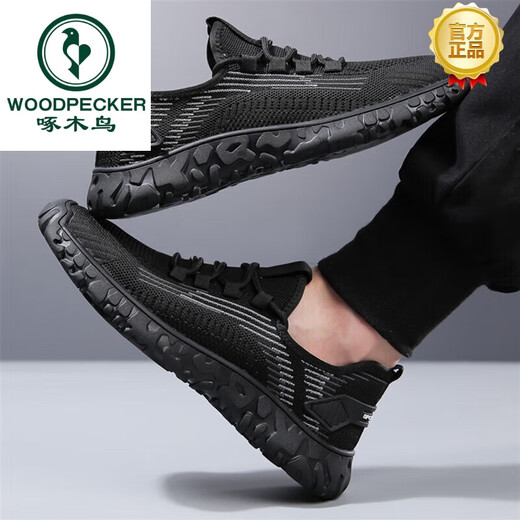 Zapatos para hombres de la marca Woodpecker 2024 Zapatos de malla voladora de nuevo estilo de primavera y verano para zapatillas para hombres livianas, cómodas cómodas y transpirables XZT9195 Modelo de cuatro estaciones gris 39 Tamaño de cuero estándar