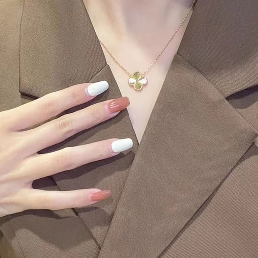 Lie Rui fashion 18K gold necklace women's gold four-leaf clover set chain 3D hard gold clavicle chain for Valentine's Day gift to girlfriend Four-leaf clover necklace