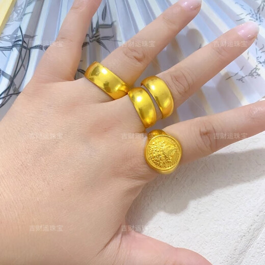 Lucky gold-covered silver-covered wide glossy live gold ring for men 999 pure gold loach back ring as a gift for husband. Gold-covered 1.2g loach back ring with a total weight of about 10 grams