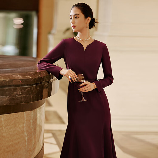 Robe d'acide sanacétique de Yingzhishang pour femmes 2025 au début du printemps Nouvelle taille et et élégant Tempérament en forme de coeur Robe de col de coeur ZF03125 Wine rouge M (38)