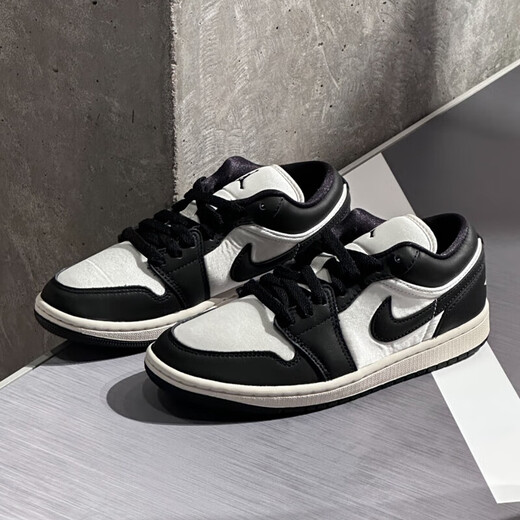 Nike (NIKE) official men's and women's shoes winter new air jordan 1 low-cut sneakers casual basketball shoes FB9893-101 black and white panda 36.5