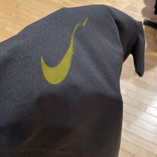 Nike (Nike) Kurzärärtes T-Shirt 2025 Sommer Neue Hyverse-Dri-Fit-Männer mit halbärmeligem, rundem Hals mit mittlerem Grau/Wüsten-Moos-Grün/Silber HV4882-299 Schnelltrocknend L L