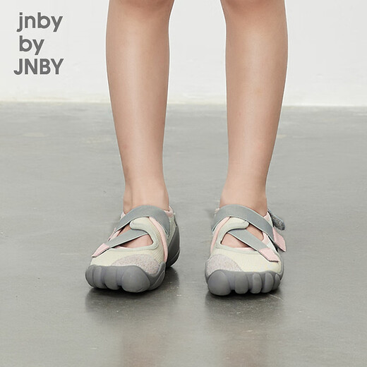 
jnby by JNBY Jiangnan Buyi Children's Clothing Lightweight Casual Sports Shoes Splicing Feel Comfortable Spring and Summer Boys and Girls Children 6O4M12860 673/Gray Powder Size 32 (Shoe length and inner diameter 206mm)