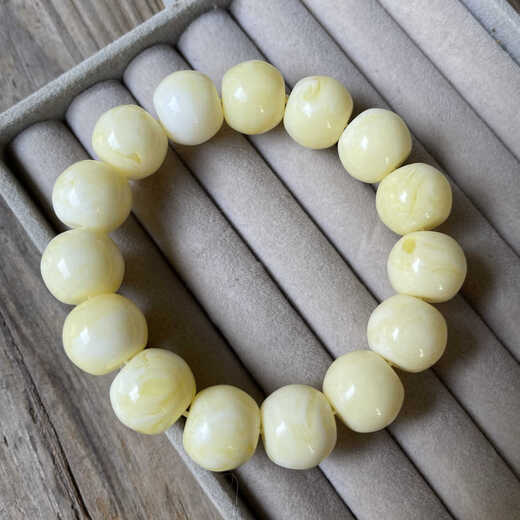 Junbu natural white beeswax bracelet Russian material full of honey white flower wax apple beads bracelet bone china white old type beads small pier and drum beads