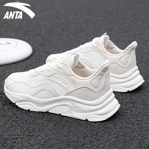 Anta (Anta) Herrenschuhe Sport Casual Schuhe Dad Schuhe Herren Frühlings- und Herbst-Mesh-Sportschuhe wasserdichte Leder-Jogging-Schuhe kleine weiße Schuhe Herrenschlamm und Sandgrau/Elfenbeinweiß [Sommernetz] 42