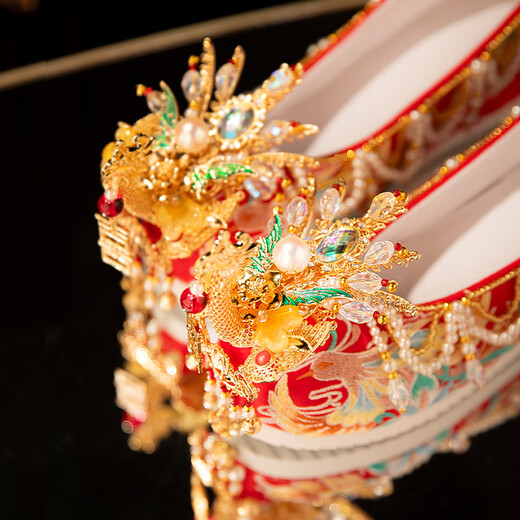 Xiuheyuan [Chaussures de mariage de l'industrie lourde] Chaussures de mariage pour femmes anciennes chaussures hanfu style chinois intérieur supérieur xiuhe chaussures époux mariés
