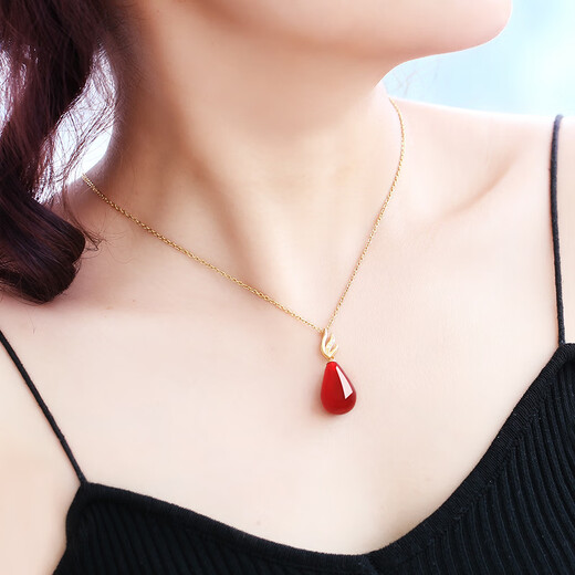 Blood amber pendant 2025 new beeswax burgundy drop-shaped clavicle chain women's silver necklace necklace chicken fat yellow beeswax drop + clavicle chain
