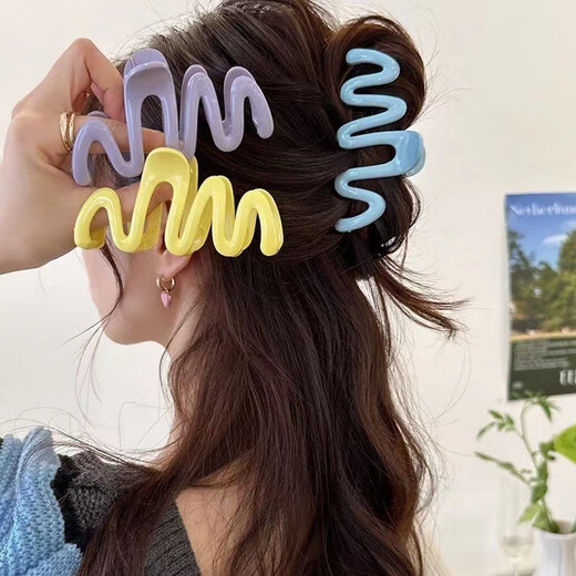 Hesi language cream jelly color wave clip girlish temperament hair clip back head hair shark clip high-end hair clip headwear dopamine wave clip random one