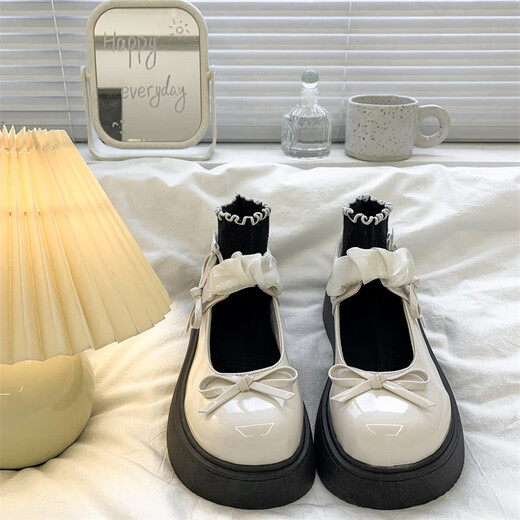 White Retro Retro British Shoes de cuero de suela gruesa para mujeres 2025 Spring New Japanese Jk con falda Mary Jane Single Shoes Black 35