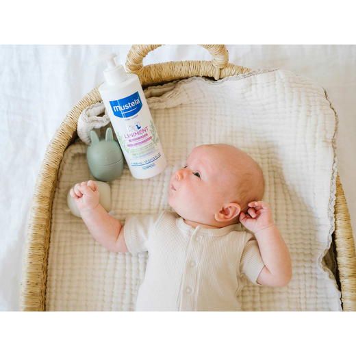 Mustela Lotion à Langer 2 en 1 pour Bébés et Enfants Nourrissante Sensible Apaisant Fond Rouge Huile d'Olive Extra Vierge 400 ml 1 Flacon Contient des Oméga-6 et des Oméga-9