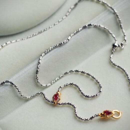OEMGin style tanzanite mother-of-pearl pendant snake chain, a multi-purpose s925 sterling silver gold-plated high-end sweater chain, the same ruby universal chain sterling silver