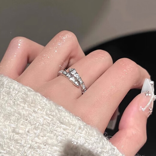 Bai Qixin's snake ring for women, broken diamonds, light luxury niche design, plain ring, high-end index finger ring, personalized open ring, versatile, flash diamond snake ring
