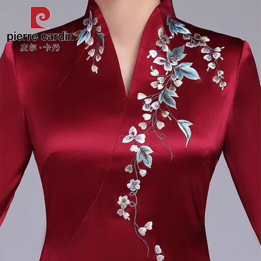 Pier Cardin Hochzeit Bankett Mutter Mama Kleid modifiziertes V-Ausschnitt Cheongsam Rock gestickt, edle und elegante Schwiegermutter Hochzeitskleid für Frauen Burgundy 2xl 125Jin [Jin ist gleich 0,5 kg] -135jin [Jin gleich 0,5 kg]