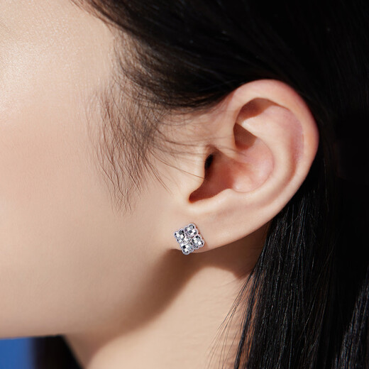Lukfook Jewelry Platinum 950 Four-leaf Clover Sparkling Platinum Earrings Earrings Price L19P0005DS 2.67g (including labor cost 312 yuan) with silicone ear plugs