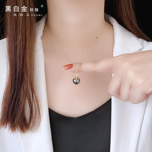 Black and white gold pearl Tahitian black pearl pendant 18K gold material inlaid with diamond petals shape hollow support women's model 10-11mm