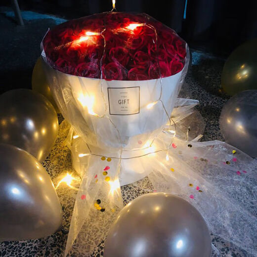 Regalos para que el Día de San Valentín chino envíe a su novia y esposa para la propuesta de matrimonio y el cumpleaños de la participación Xiao Xiangfeng contiene un ramo de rosa simulado en la mano B505 (envíe una bolsa de mano) 19 linternas de colores