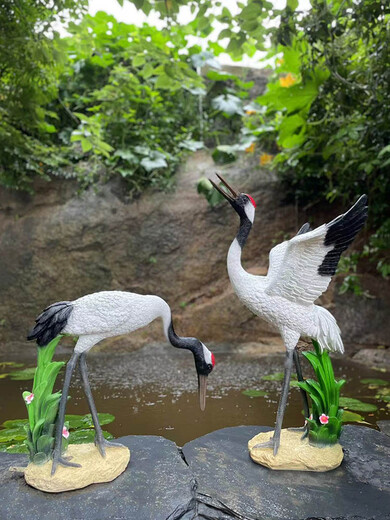 Ornements de grue à couronne rouge personnalisés dans la cour à eau Spray Simulation Animal Sculpture Sculpture en fibre de verre extérieure Pool Rockery Decoration Ordinary Style-1396 (hauteur 49 cm)