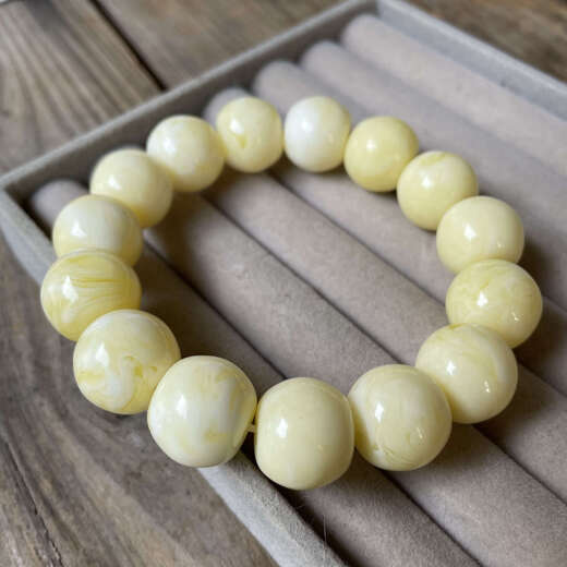 Junbu natural white beeswax bracelet Russian material full of honey white flower wax apple beads bracelet bone china white old type beads small pier and drum beads