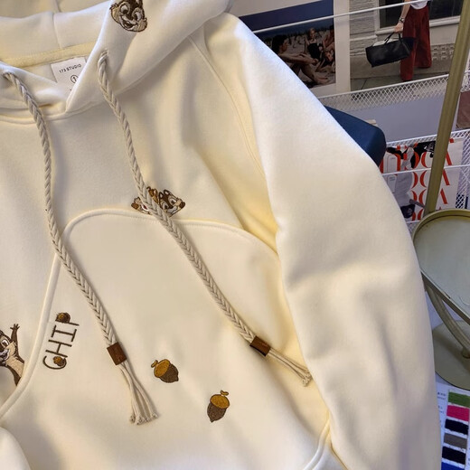 LDBE design embroidered squirrel hooded sweatshirt for women 2025 new velvet thickening loose lazy style spring coat trend apricot autumn and winter velvet M 80-105Jin Jin is equal to 0.5 kg