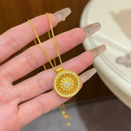 Senyong Tiaotai rose window necklace women's national trend carved light luxury sterling silver gold clavicle chain 18K gold pendant compass Tiaotai rose window necklace