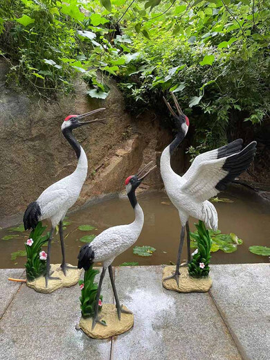 Ornements de grue à couronne rouge personnalisés dans la cour à eau Spray Simulation Animal Sculpture Sculpture en fibre de verre extérieure Pool Rockery Decoration Ordinary Style-1396 (hauteur 49 cm)
