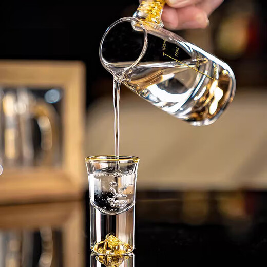 Liuquan white wine cup wine dispenser gold foil light luxury high-end lead-free crystal gift box gift for men to send to boyfriend leader father luxury style 10 pots + 10 cups + wine rack