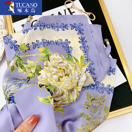 
Woodpecker's new versatile magnetic buckle spring and autumn square scarf triangle silk scarf women's scarf fashionable scarf summer fashionable scarf gift fresh blue lotus