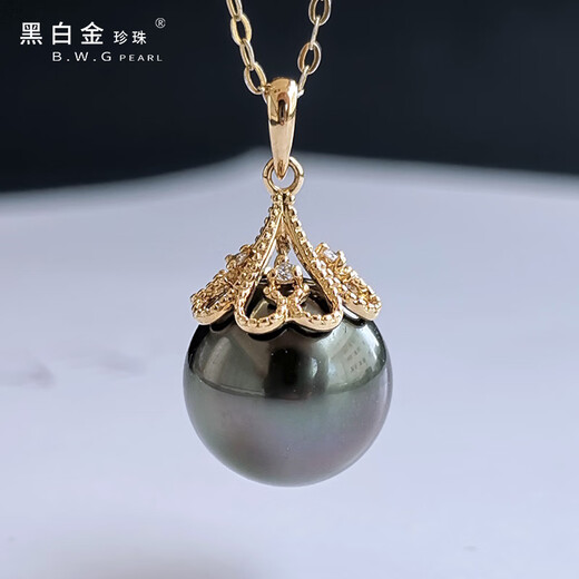 Black and white gold pearl Tahitian black pearl pendant 18K gold material inlaid with diamond petals shape hollow support women's model 10-11mm