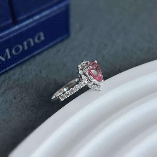 Heart of First Roaring Laurel 18k gold heart-shaped sunrise lotus color cultivated padparadscha ring priced according to carat ring size can be customized