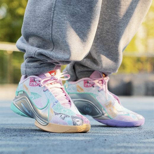 Nike (NIKE) LeBron 22 EP 'Crown Jewel' white non-slip, wear-resistant and comfortable and versatile low-top basketball shoes FZ1098-100 white green pink blue 40 (250mm)