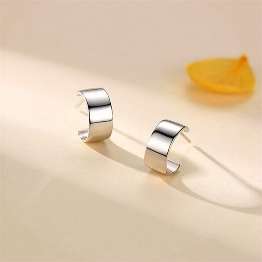 Guanpuge Fat Donglai same style men's platinum earrings Pt950 women's platinum trendy earrings men's glossy curved ear bone nails simple C-shaped earrings (pair
