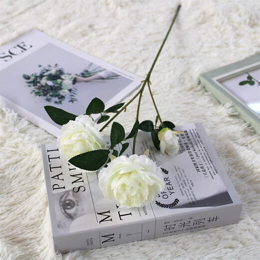 Simulated 3-head foreign peonies wedding flower arrangement rose sea wedding arrangement fake flowers Brazilian roses arranged on the ground silk flowers white