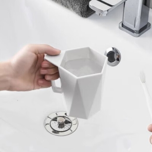 Creative mouthwash cup for home brushing plastic water cup European-style dental cylinder simple toothbrush cup couple black 330ml 2 pieces