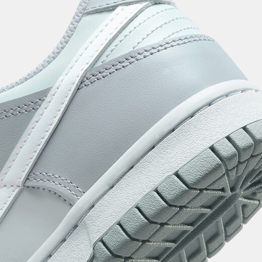 Nike Nike Hombres y zapatillas informales de mesa bajas de los hombres y mujeres Sportes Ligeros Cushoning Sports White White Skateboard Zapatos Big Children's Zapatos DH9765-001 Tamaño 36 Adecuado para el pie Longitud 23 cm