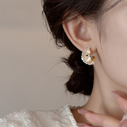 Yican niche design flower imitation pearl earrings light luxury niche high-end earrings 2025 new hot style earrings niche design flower earrings