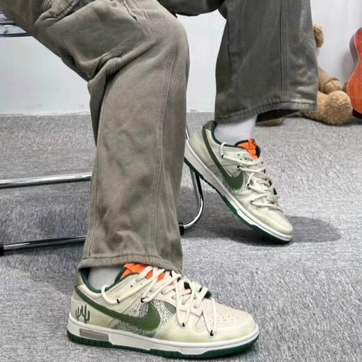 耐克（NIKE）球鞋定制  Dunk Low熊猫恶作剧说唱主题绿野仙踪低帮板鞋 DD1391-300 定制不退不换 44.5