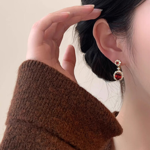 Yan Ru Dekoration Französische Retro-Palaststil Ohrringe Leichte Luxus High-End 2025 Neue Ohrringe für Freundin Geburtstag Geschenkohrringe E3881 Retro Red Dance Ohrringe