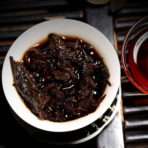 Original organic tea house Yunnan selenium-rich Pu'er tea raw tea cake 357g large-leaf tea gift leaf channel new 357g