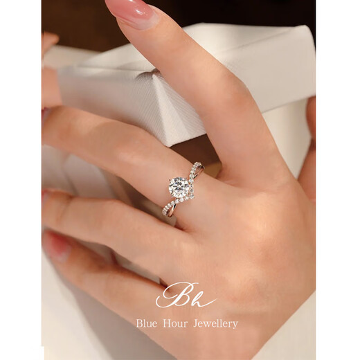 Pt950 platinum crowns love moissanite diamond ring diamond ring female engagement proposal wedding ring closed ring light luxury model crowns love 50 points live mouth