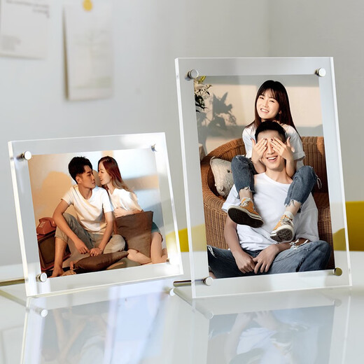 Der doppelseitige transparente Acryl-Fotorahmen von Bingbin wird auf den Tisch gestellt. Verwaschene 6-Zoll-Fotos werden in A4-Wanddrucke umgewandelt und doppelschichtige Paneele werden individuell angepasst. Der Bilderrahmen kann an die Wand gehängt werden. Es kann auf dem Tisch aufgestellt + Fotos in beide Richtungen gewaschen werden. 8 Zoll bietet Platz für 15,3 x 20,3 cm. Auf hohe Transparenz aufgerüstet.