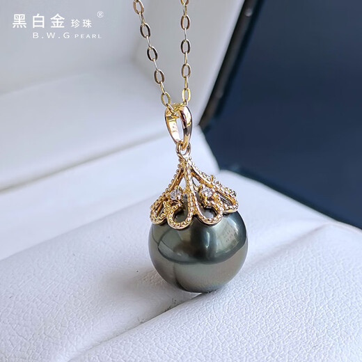 Black and white gold pearl Tahitian black pearl pendant 18K gold material inlaid with diamond petals shape hollow support women's model 10-11mm