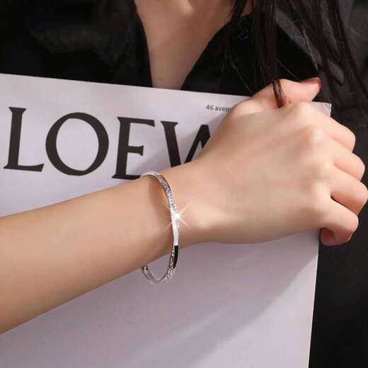 LAOLATU Platinum Bracelet for Women PT950 Platinum Ambilight Bracelet for Women Light Luxurious Chinese Valentine's Day Gift for Girlfriend and Wife PT950 Platinum Ambilight Bracelet Inner diameter 54mm Weight 19.32g Thickness about 4mm