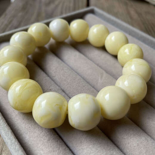 Junbu natural white beeswax bracelet Russian material full of honey white flower wax apple beads bracelet bone china white old type beads small pier and drum beads