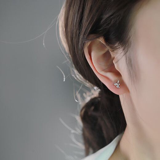 Guanpu Pavilion Fat Donglai same style pt950 platinum earrings moissanite white gold women's diamond earrings small diamond earrings super sparkling temperament new leaf earrings pair certificate + gift box