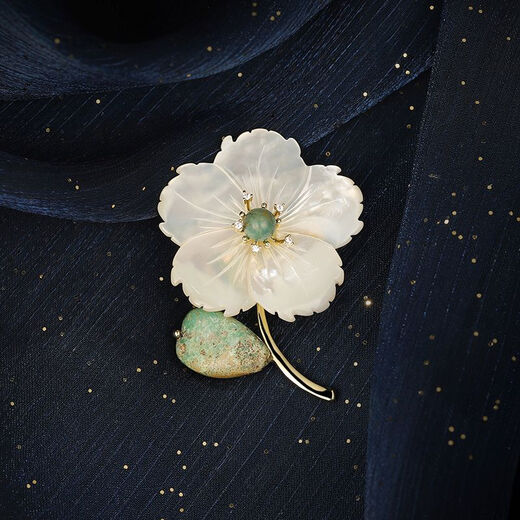 
QUAMER old phoenix retro sea water shell emperor stone flower brooch women high-end design niche suit large X2677-1-168 Golden green emperor stone shell flower