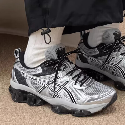 亚瑟士（asics）GEL-QuantumKinetic新年复古潮流跑鞋1203A270-02 黑灰色 1203A270-023 39 鞋子偏小买大半码