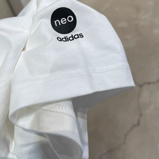 T-shirt Adidas Neo à manches courtes pour hommes de la mode de sport pour hommes de la mode à manche à manches à manches HC9717 / White