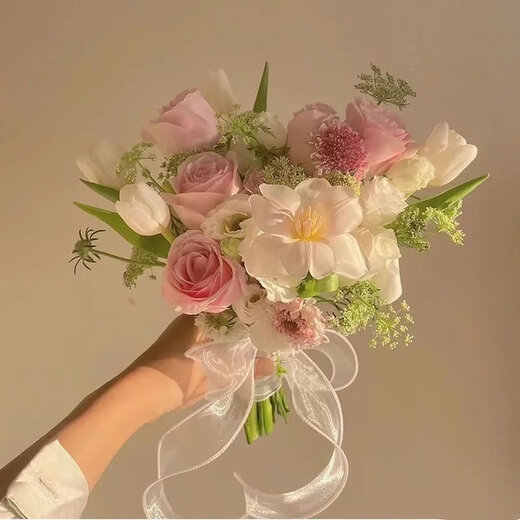 [Neues Produkt] Hochzeitsblumen Halten Braut Hochzeitspläne mit Tulpen erhalten Zertifikat Simulation Blumenfotografie Requisiten rosa und weiße Blumen halten
