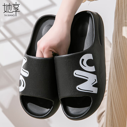 
She enjoys sandals for men and women printing EVA thick sole wearing outdoor bathroom bath TU662